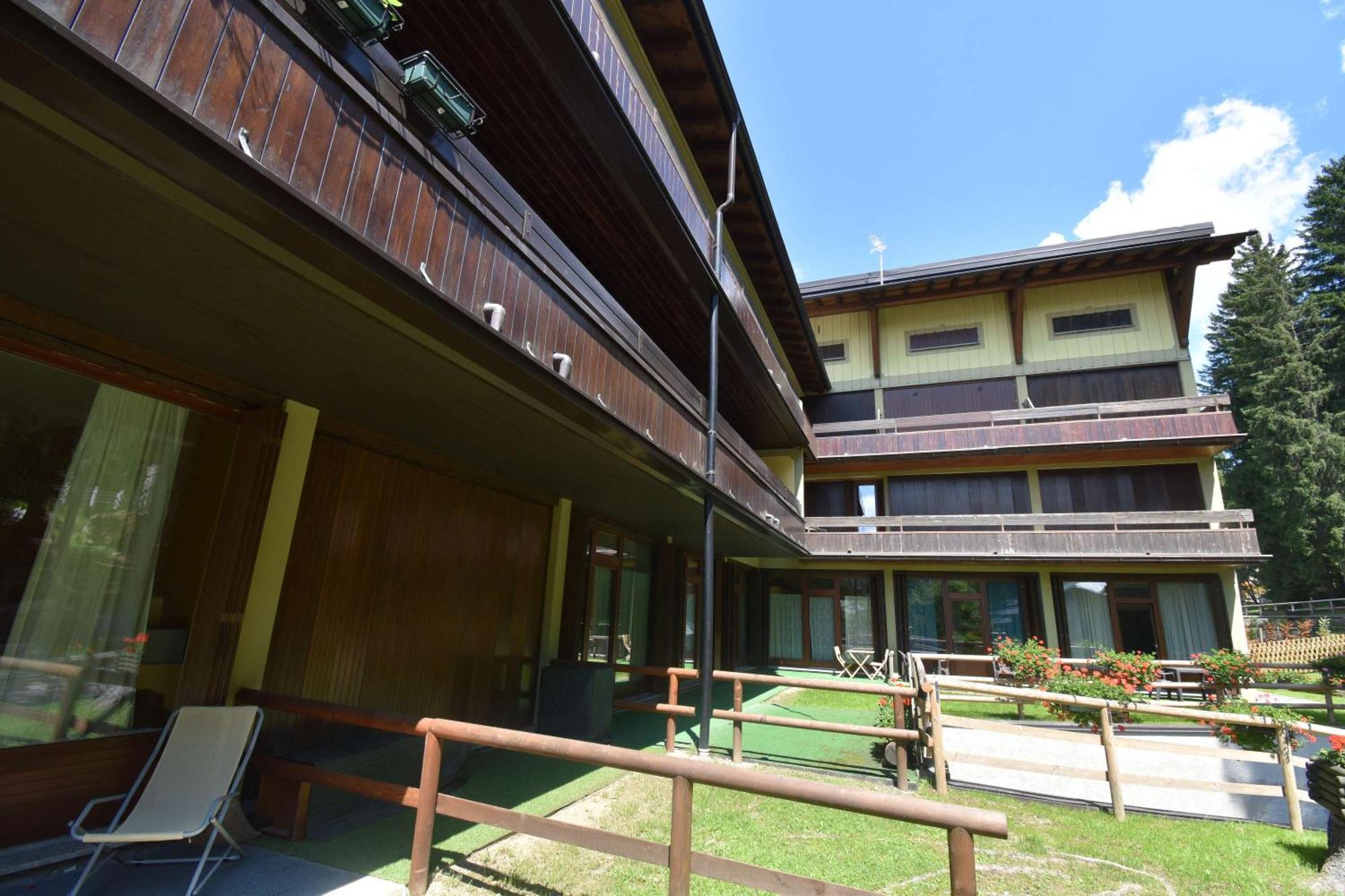 Residenza Silvana Madonna Exteriör bild